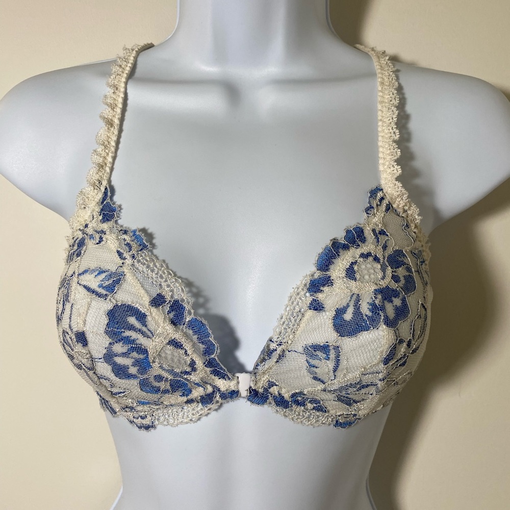 Victoria’s Secret white & blue lace halter back, front clasp closure bra size S